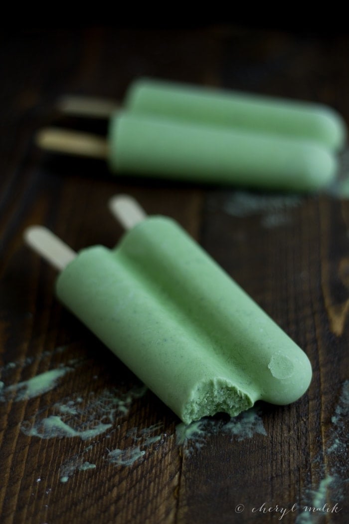 Green Tea Coconut Popsicles. The perfect creamy summer treat.. what's even greater is these only require a few minutes of prep time! Mmmm.Whoa. Whoa mommy.