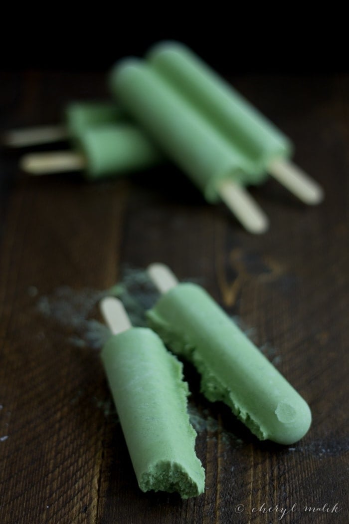 Green Tea Coconut Popsicles. The perfect creamy summer treat.. what's even greater is these only require a few minutes of prep time! Mmmm.Whoa. Whoa mommy.