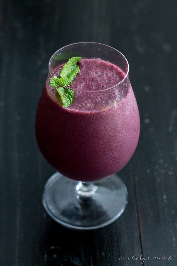 Berry Mojito Smoothie. Cool mint and sweet summer berries mingle together for the perfect summer smoothie!