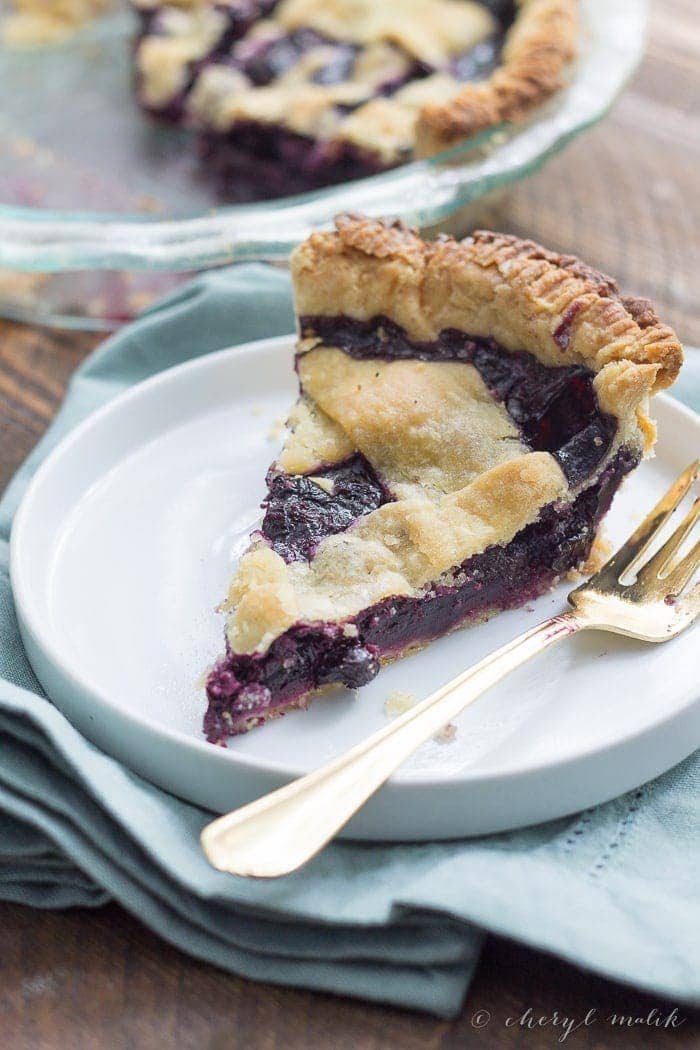 Blueberry Pie [Vegan] - make use of in season blueberries with a classic blueberry pie. Simple, sweet, a bit rustic, and totally vegan!