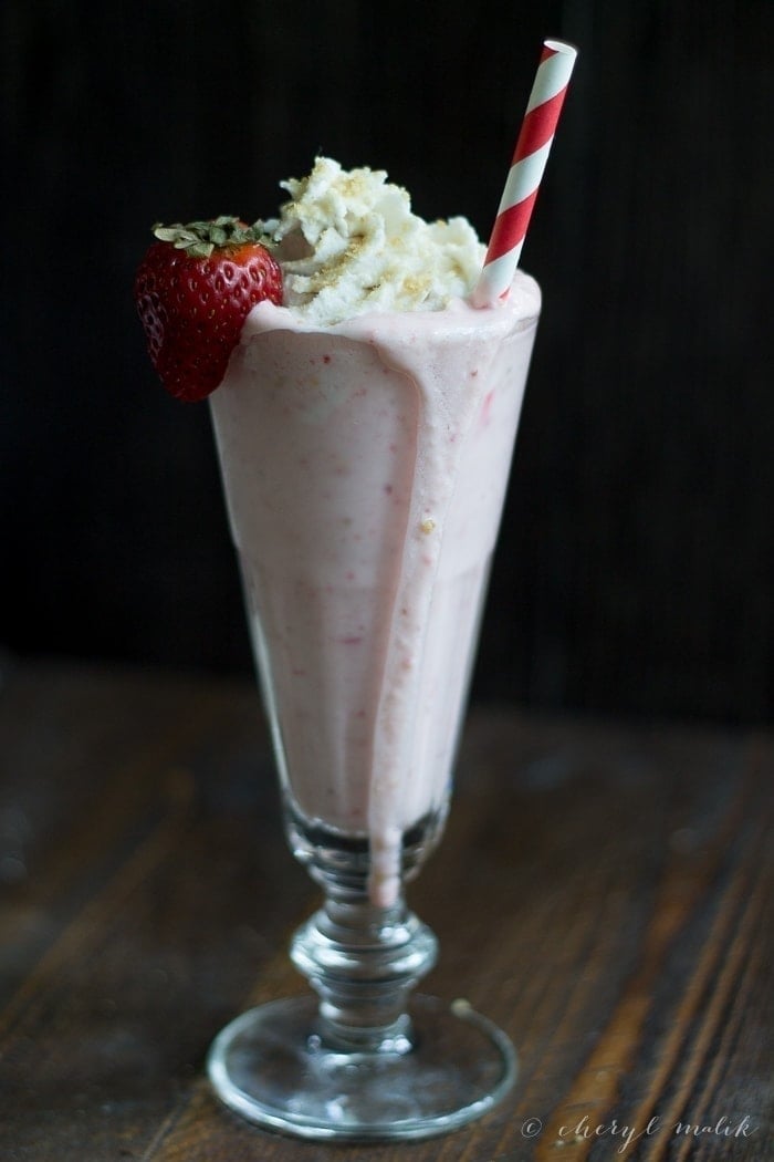 Strawberry Cheesecake Milkshake (Vegan) with Tofutti! Perfectly rich and so easy to make, mmmmm