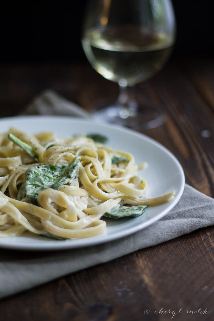 Vegan Alfredo Sauce - The perfect vegan alfredo sauce using Tofutti Better Than Cream Cheese