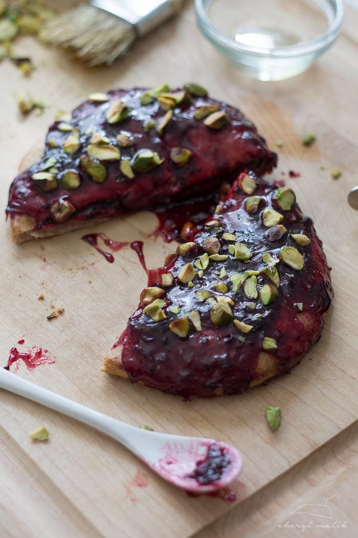 Breakfast Pizza (vegan). Whole wheat pita, salty pistachios, and fruity, gooey jam. So versatile and perfectly satisfying in the morning!