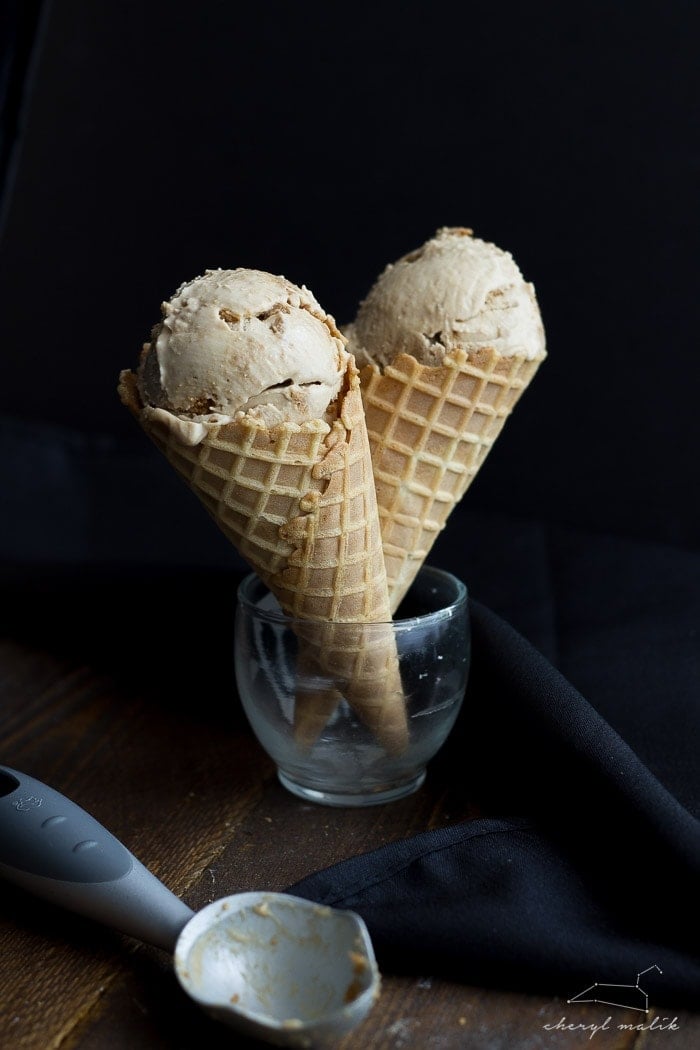 Cookie Butter Earl Grey ice cream (vegan). Just as good--maybe even better--than it sounds! Complete with Speculoos crumbs and a Cookie Butter swirl mixed in.