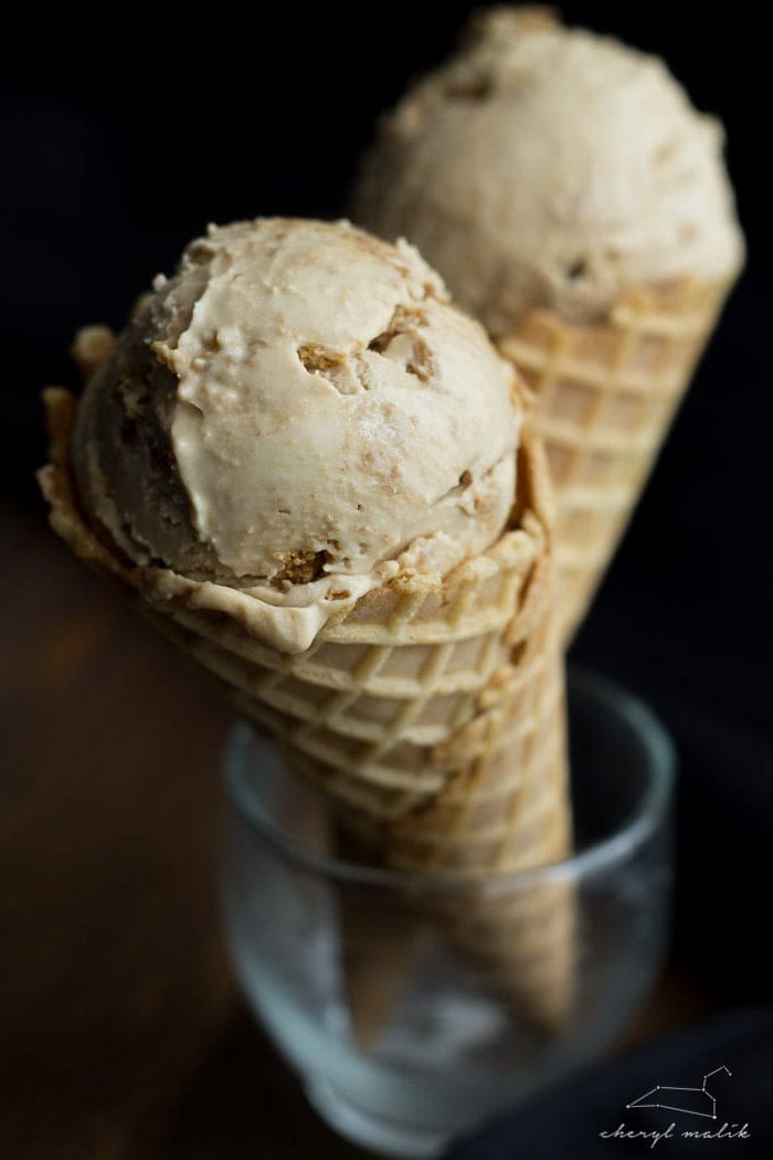Cookie Butter Earl Grey ice cream (vegan). Just as good--maybe even better--than it sounds! Complete with Speculoos crumbs and a Cookie Butter swirl mixed in.