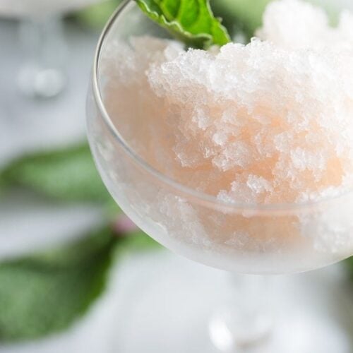 Grapefruit Mint Granita : perfectly refreshing, simple, and elegant. Vegan. // 40 Aprons