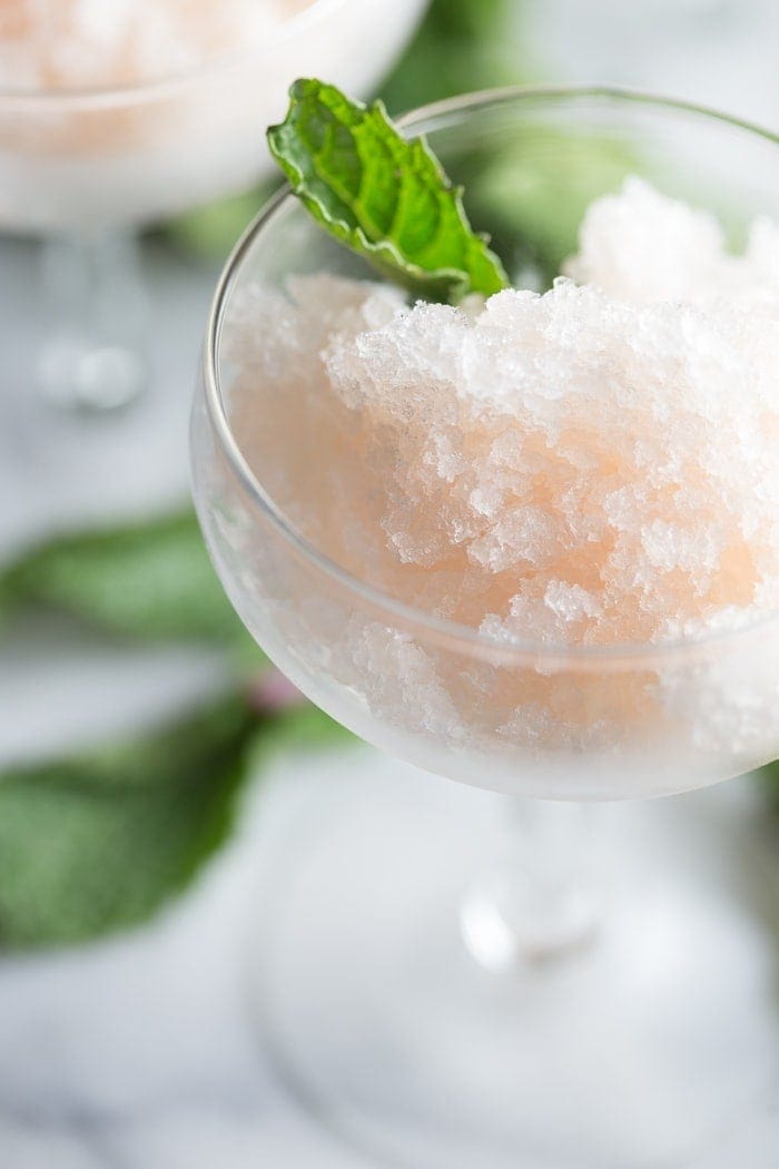 Grapefruit Mint Granita : perfectly refreshing, simple, and elegant. Vegan. // 40 Aprons