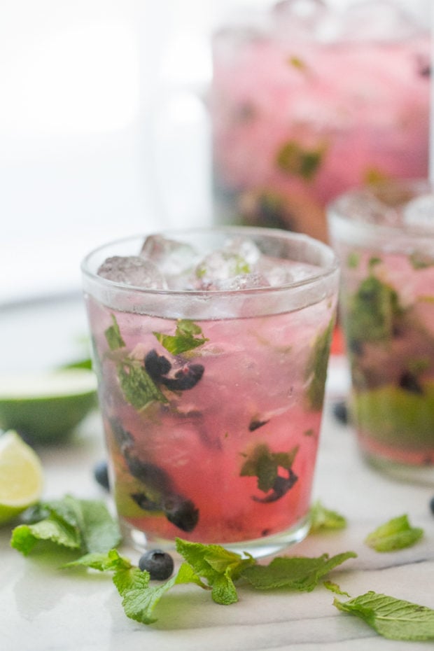 Blueberry Mojitos for a Crowd - perfectly light, minty, fruity and easy // 40 Aprons