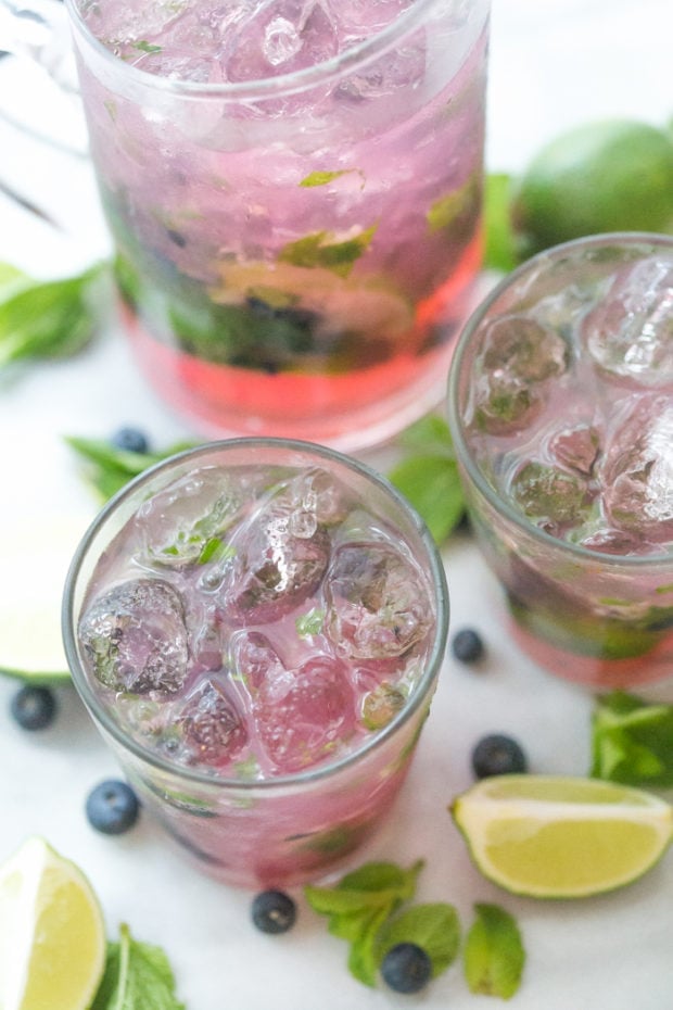 Blueberry Mojitos for a Crowd - perfectly light, minty, fruity and easy // 40 Aprons