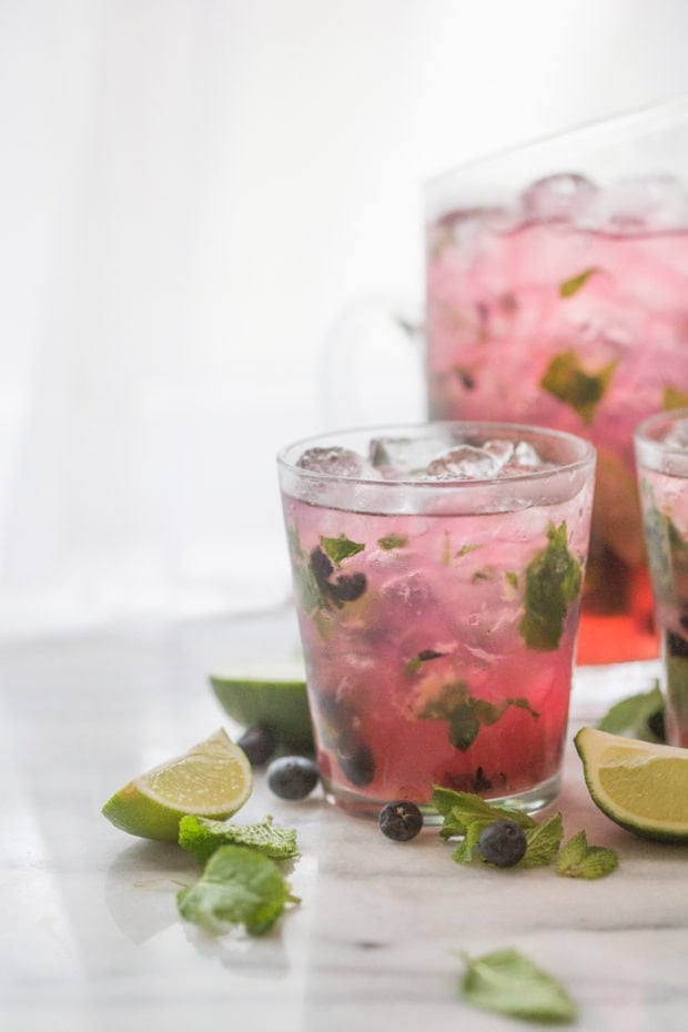 Blueberry Mojitos for a Crowd - perfectly light, minty, fruity and easy // 40 Aprons