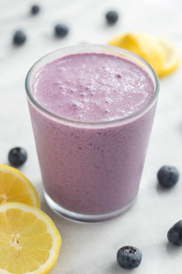 Blueberry Muffin Smoothie - indeed, a smoothie that tastes just like a blueberry muffin! // 40 Aprons