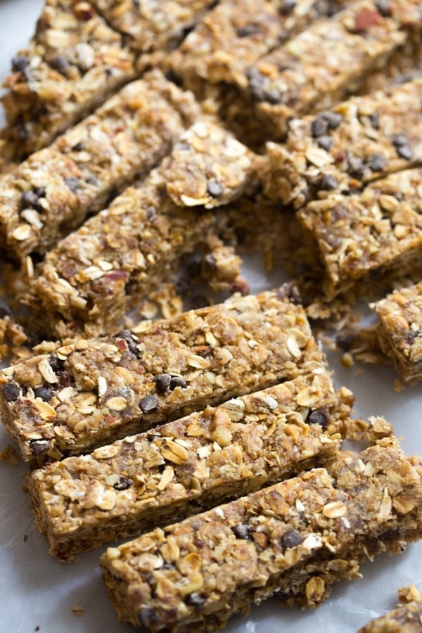 Peanut butter chocolate chip protein granola bars - so easy, quick, and perfect for pregnancy (and everyone else, too, of course!) // 40 Aprons