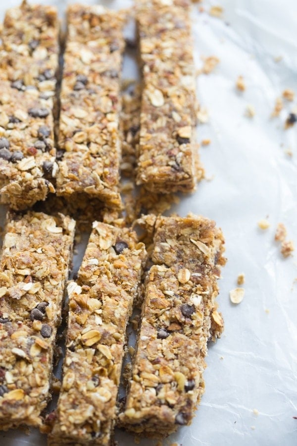 Peanut butter chocolate chip protein granola bars - so easy, quick, and perfect for pregnancy (and everyone else, too, of course!) // 40 Aprons