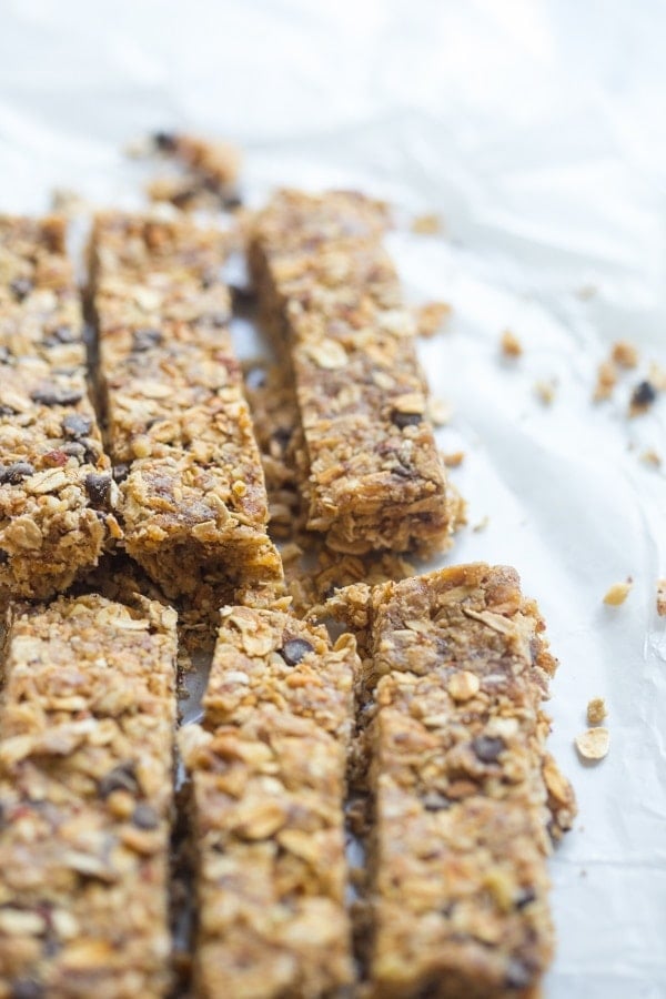 Peanut butter chocolate chip protein granola bars - so easy, quick, and perfect for pregnancy (and everyone else, too, of course!) // 40 Aprons