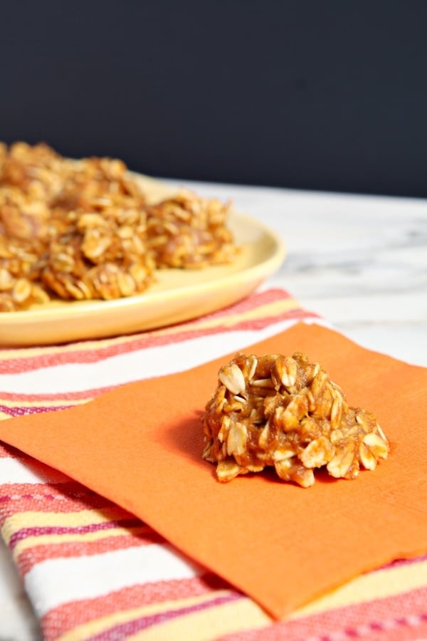 No bake pumpkin cookies - perfect as fall lactation cookies or just, you know, general eating. // 40 Aprons