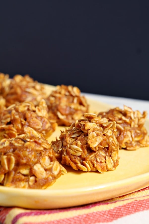 No bake pumpkin cookies - perfect as fall lactation cookies or just, you know, general eating. // 40 Aprons