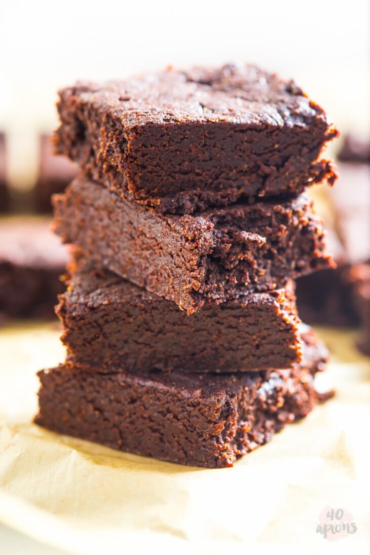 Healthy Fudgy Brownies (Refined Sugar-Free) - 40 Aprons