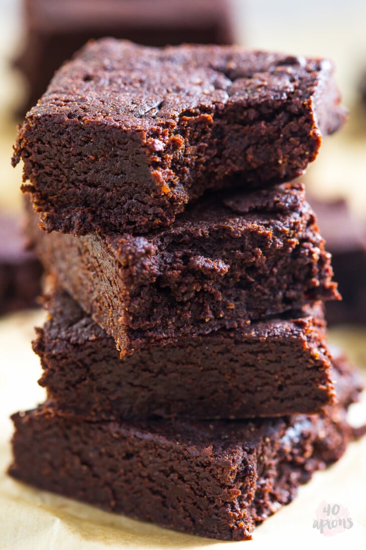 Healthy Fudgy Brownies (Refined Sugar-Free) - 40 Aprons