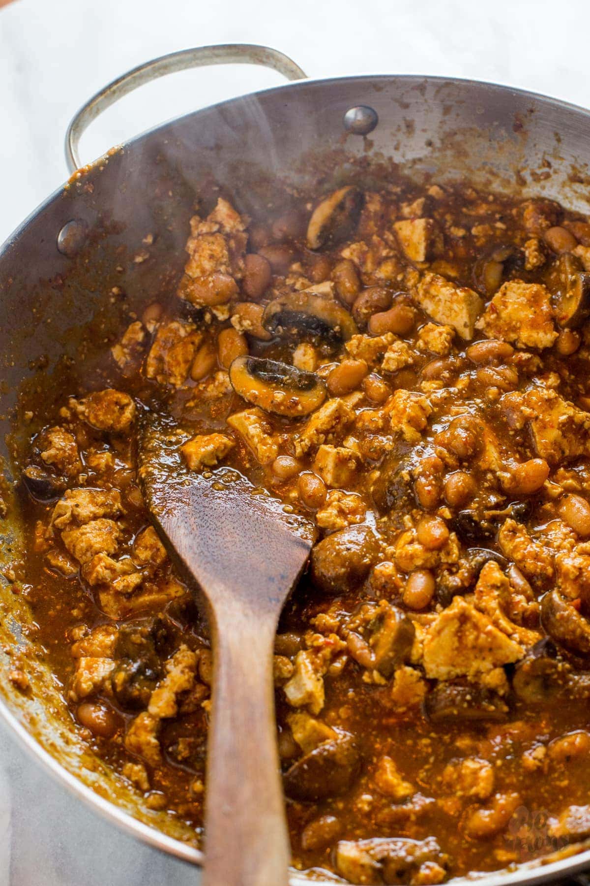 Tofu sofritas bowl - spicy, smoky, and totally vegetarian (and vegan!). You won't miss the meat. at. all. Tofu for tofu haters! // 40 Aprons