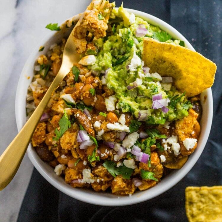 Tofu sofritas bowl - spicy, smoky, and totally vegetarian (and vegan!). You won't miss the meat. at. all. Tofu for tofu haters! // 40 Aprons