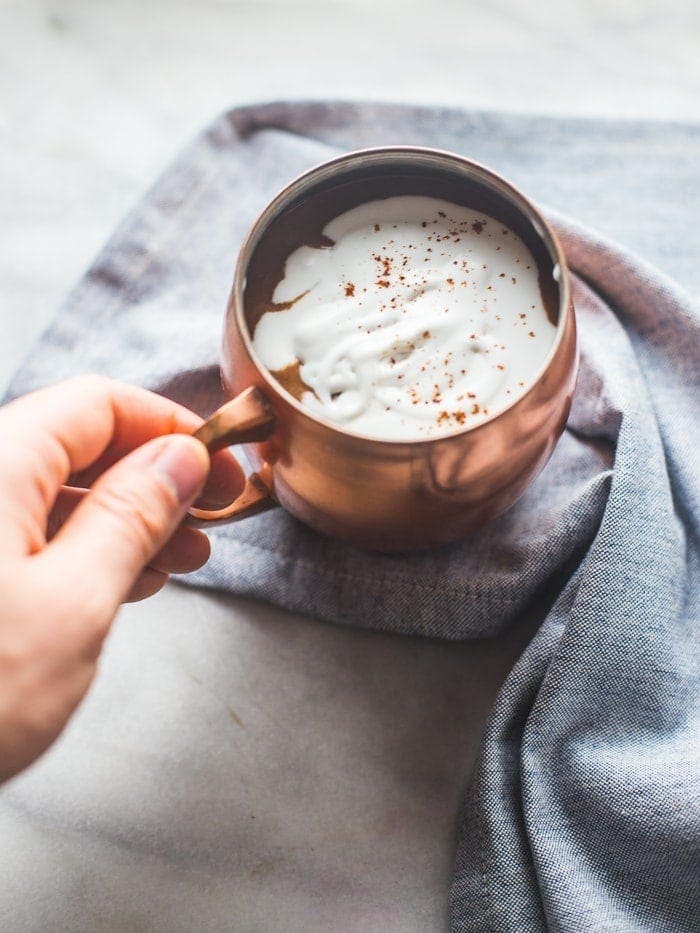 This paleo peppermint hot chocolate (or vegan peppermint hot chocolate) is easy and quick, luxuriously chocolatey and perfectly minty. You'll love this healthy peppermint hot chocolate - pinky promise!