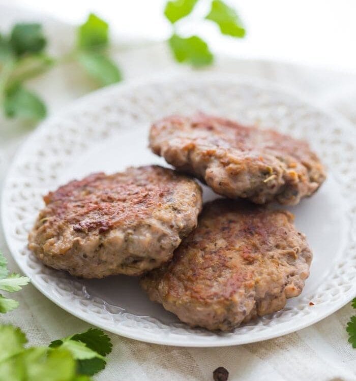 This easy whole30 breakfast sausage tastes surprisingly like the store bought stuff but with no added sugars or preservatives. It comes together with 6 ingredients in only 5 minutes, so this easy Whole30 breakfast sausage will become a new Whole30 breakfast favorite! Also a fantastic paleo breakfast sausage for your paleo breakfast bakes. Nom.