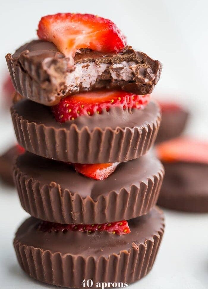 These chocolate strawberry coconut butter cups are a delicious paleo dessert. Rich chocolate cups stuffed with homemade strawberry coconut butter? Kind of my your new favorite vegan chocolate cups, pretty sure! These paleo chocolate cups made with only five ingredients but are super impressive. Yum!
