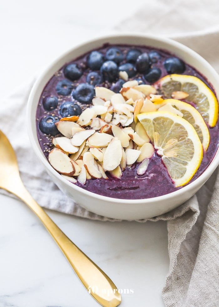 This blueberry muffin smoothie bowl is sweet with a touch of lemon and vanilla, just like a blueberry muffin! This blueberry smoothie bowl takes only 5 minutes and is paleo and vegan. With only 5 ingredients, you'll get addicted to this blueberry muffin smoothie bowl!