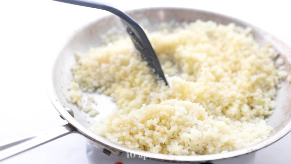 Steamed cauliflower rice and add turmeric