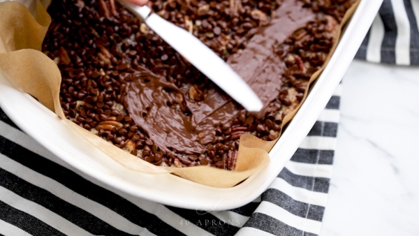 Spread melted chocolate chips with a knife