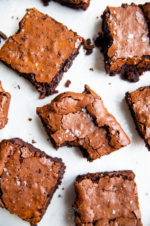 Perfect Paleo Brownies (Fudgy, Crackly Top, Gluten Free) 40 Aprons