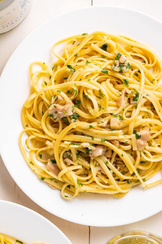 White Clam Sauce with Linguine 40 Aprons