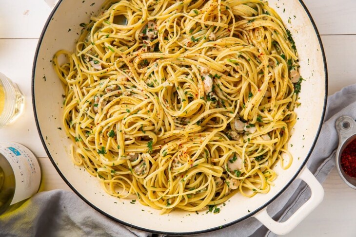 White Clam Sauce with Linguine - 40 Aprons