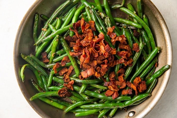 Green beans with bacon in skillet