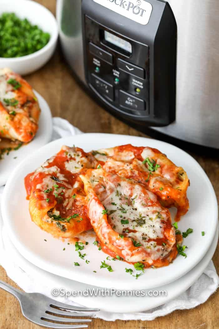 Vegetarian slow cooker spinach and cheese stuffed pasta shells