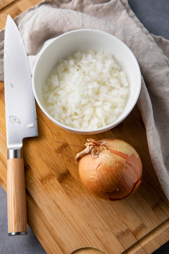 How To Dice An Onion... The Easy Way! (with Video) - 40 Aprons