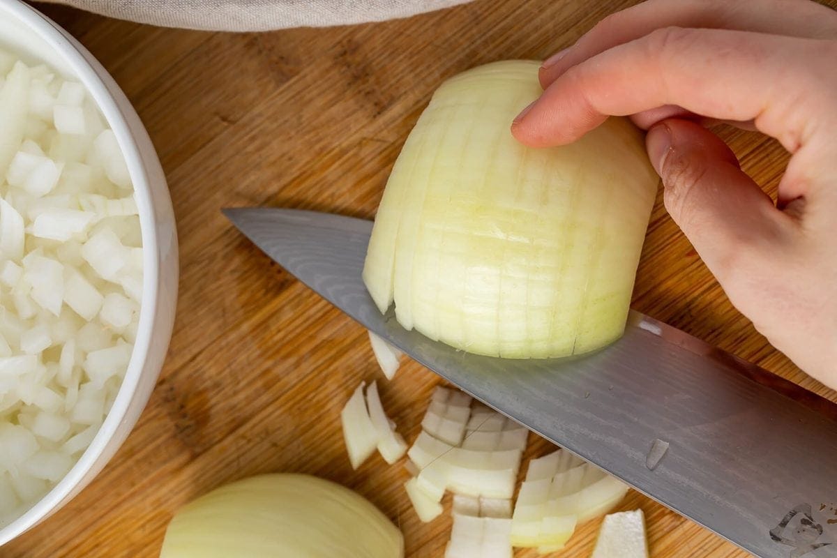 How to Dice an Onion  Cooking Basics : 4 Steps (with Pictures) -  Instructables