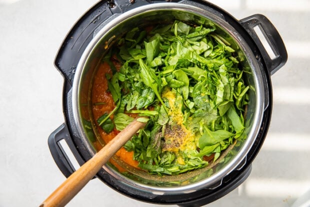 Instant Pot lentil soup with spinach