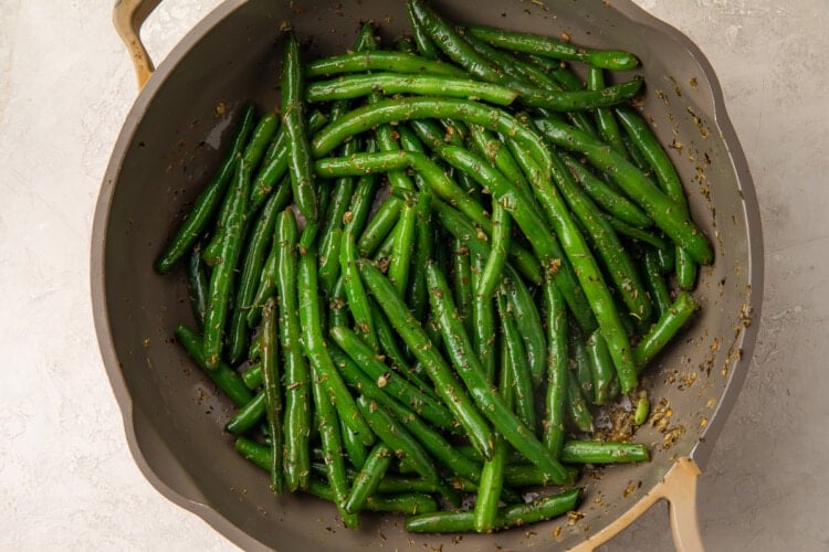 Italian green beans in large skillet