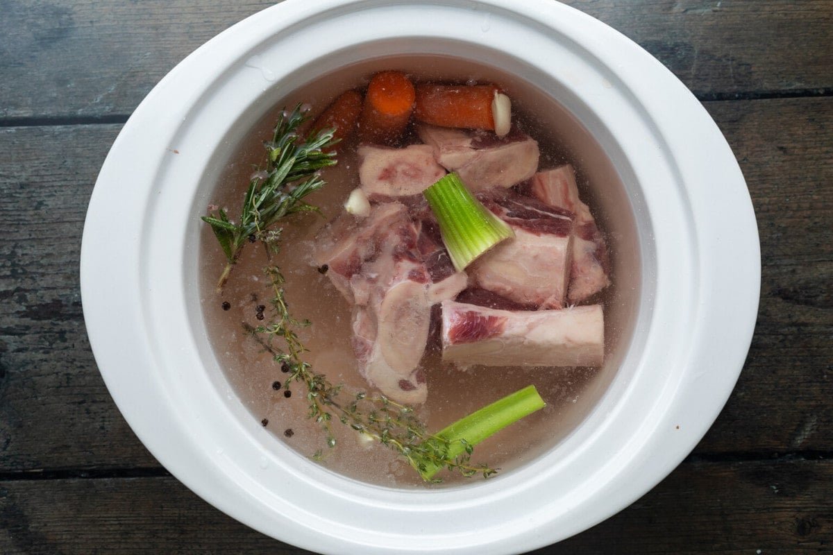 Super Easy Crockpot Bone Broth - 40 Aprons