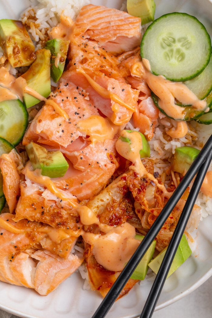 https://40aprons.com/wp-content/uploads/2022/08/Salmon-Rice-Bowl-10-700x1050.jpg