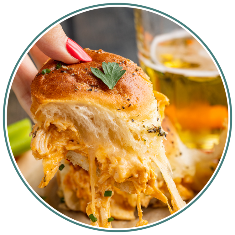 Round outlined icon for buffalo chicken sliders.