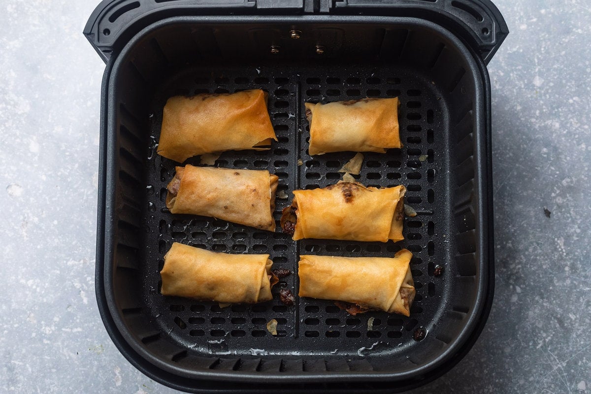 https://40aprons.com/wp-content/uploads/2023/08/air-fryer-egg-rolls-homemade-5.jpg