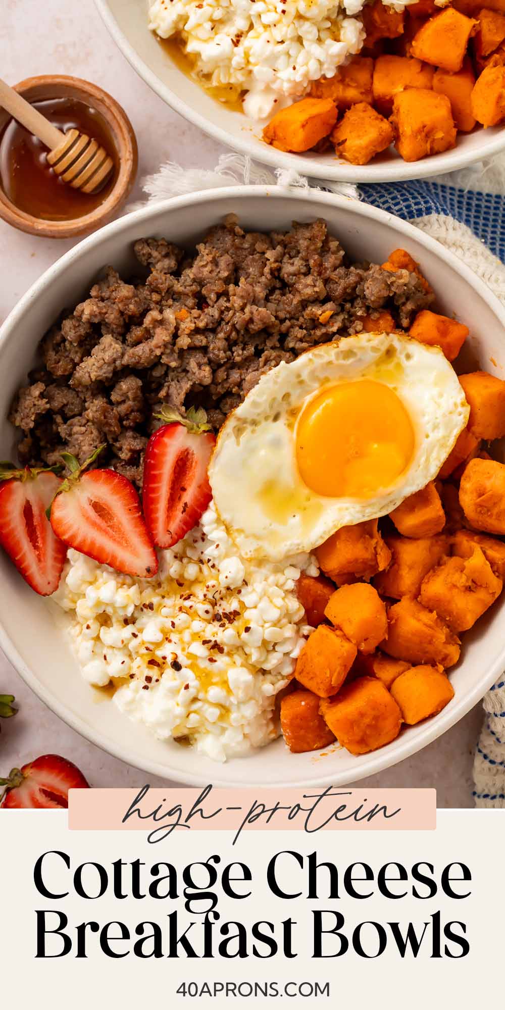 Pin graphic for breakfast cottage cheese bowls.