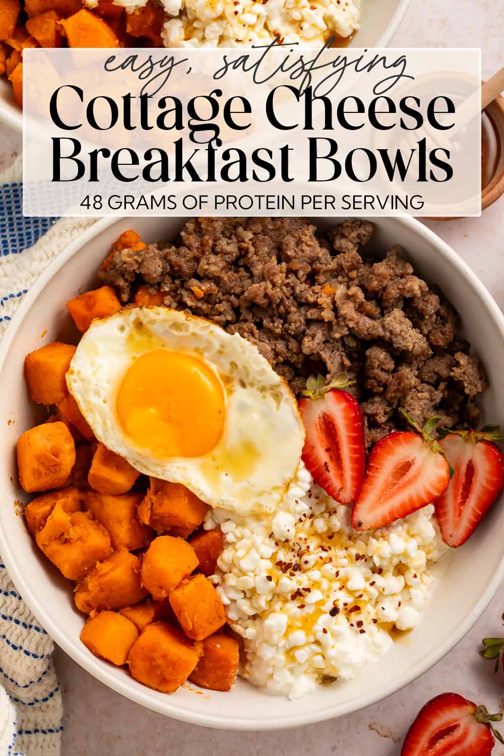 Pin graphic for breakfast cottage cheese bowls.