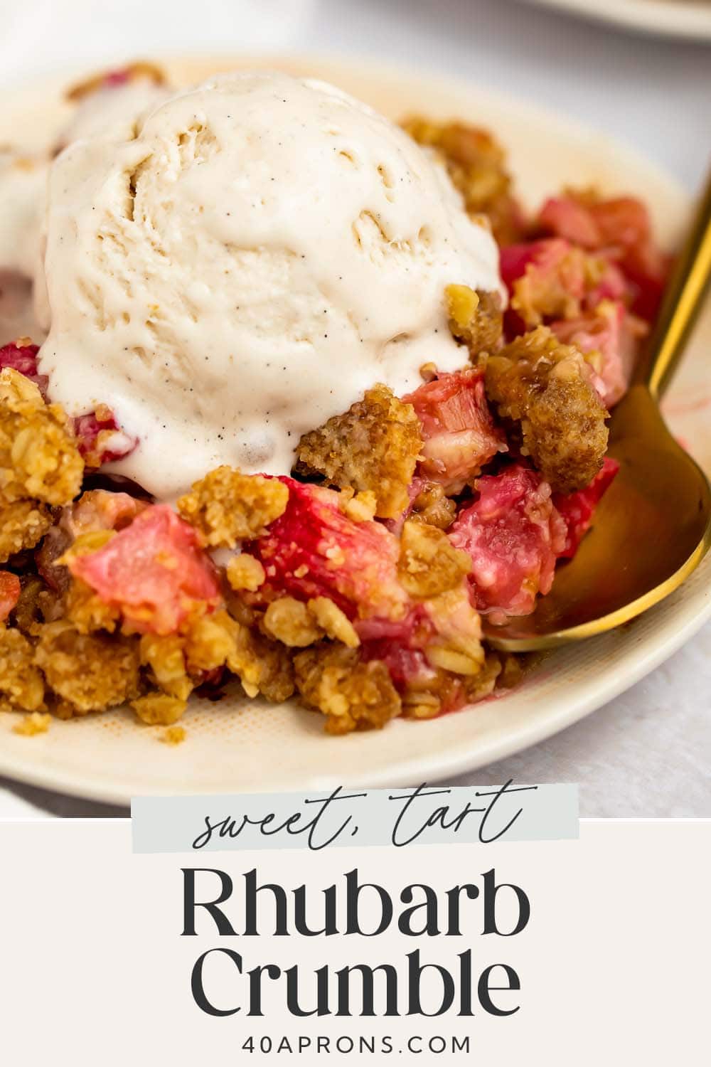 Pin graphic for rhubarb crumble.